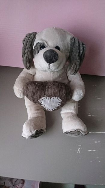 Chien en peluche
