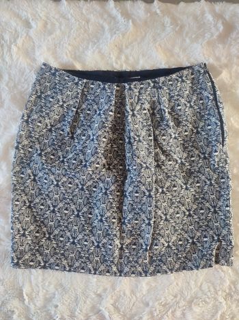 Jupe courte bleu marine et blanche nafnaf taille 36