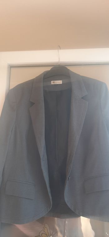 Veste courte mi saison facile à accorder