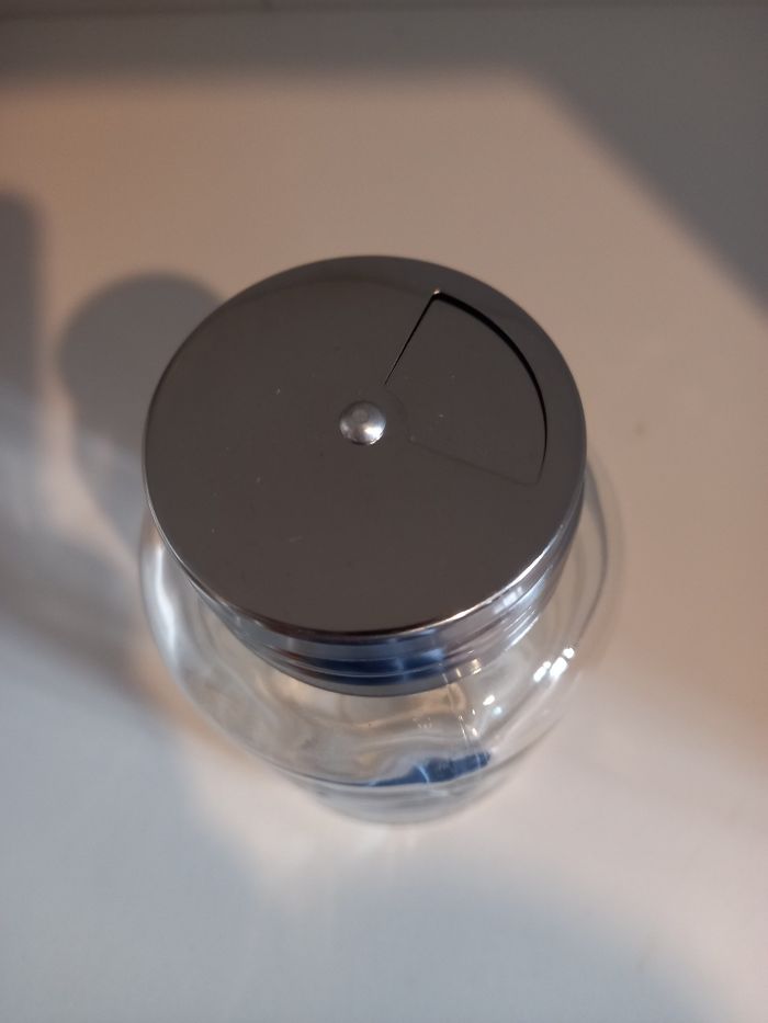 Saupoudreuse de table neuve - photo numéro 4