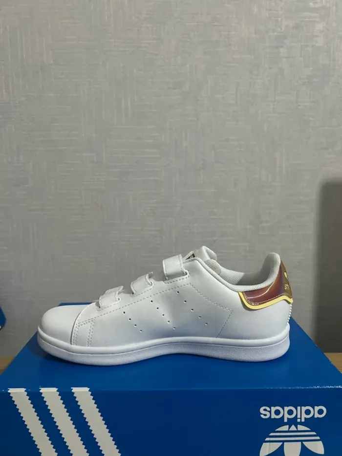 Baskets blanches à scratch Adidas Stan Smith 34 - photo numéro 2