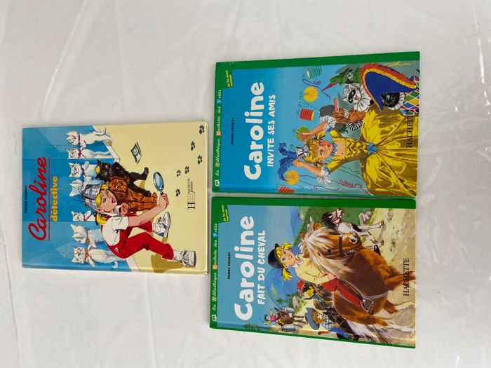 Lot de 3 livres Caroline (détective, invite ses amis, fait du cheval)