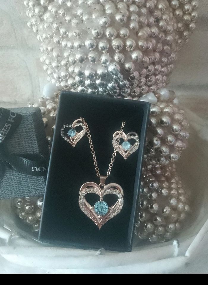 Parure boucles d'oreilles colliers