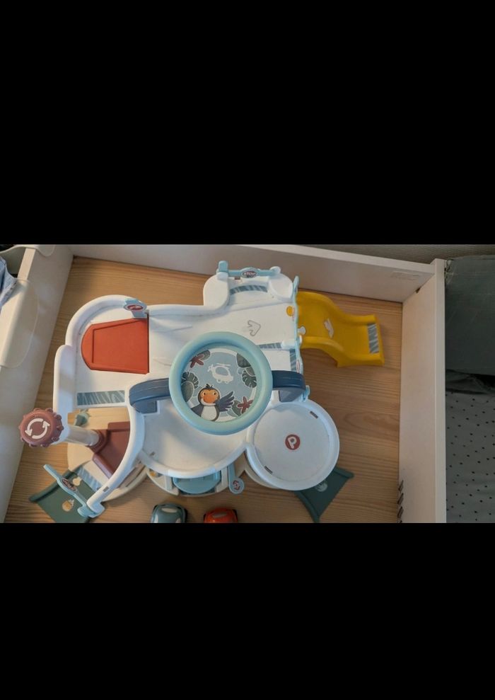 Garage little smoby + 2 voitures - photo numéro 3