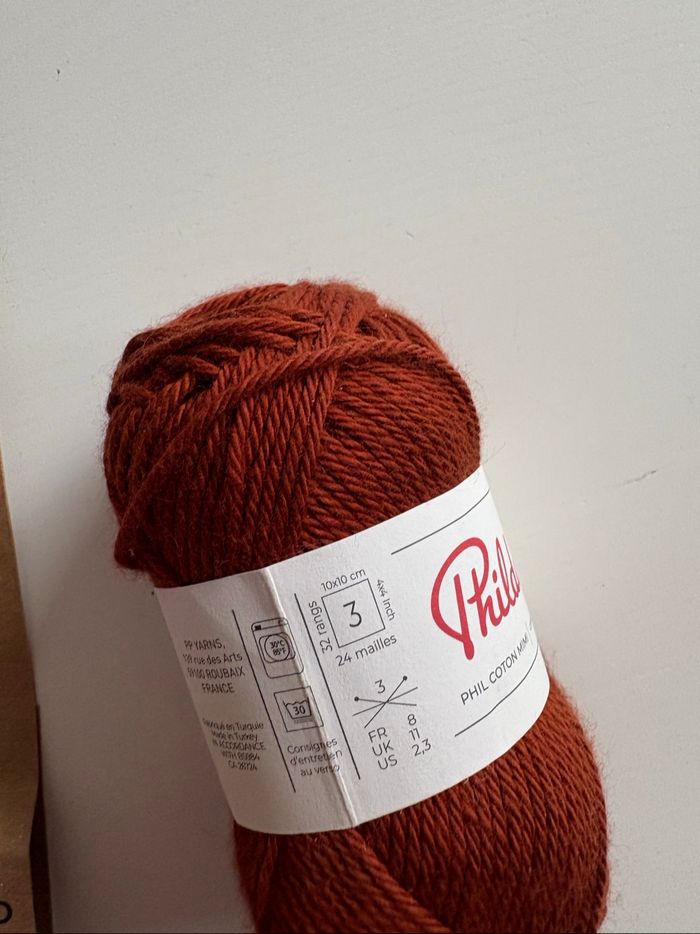 Lot crochet et 2 pelotes Phildar - photo numéro 3