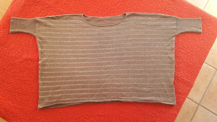 Pull large (oversize ou style poncho), marron, rayures dorées, taille M - photo numéro 2