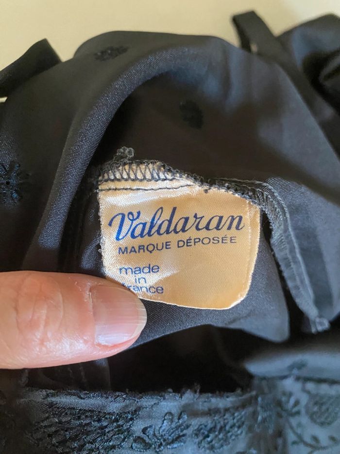 Top Caraco vintage noir avec broderies Créations Valdaran made in France taille M / L - photo numéro 19