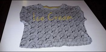 a vendre t shirt court.taille 9/10ans