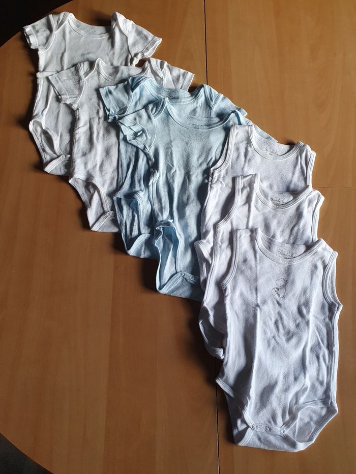 Body garçon 9 mois - photo numéro 1