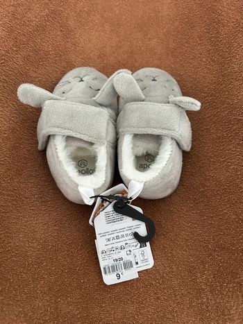 Petites chaussures enfant