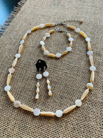 Ensemble bijoux en nacre beige /blanc