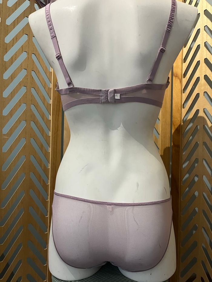 Ensemble lingerie Wonderbra 95C et taille 2 - photo numéro 7