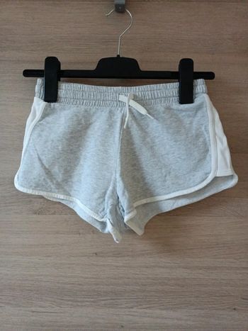 100. Short H&M 12ans 146