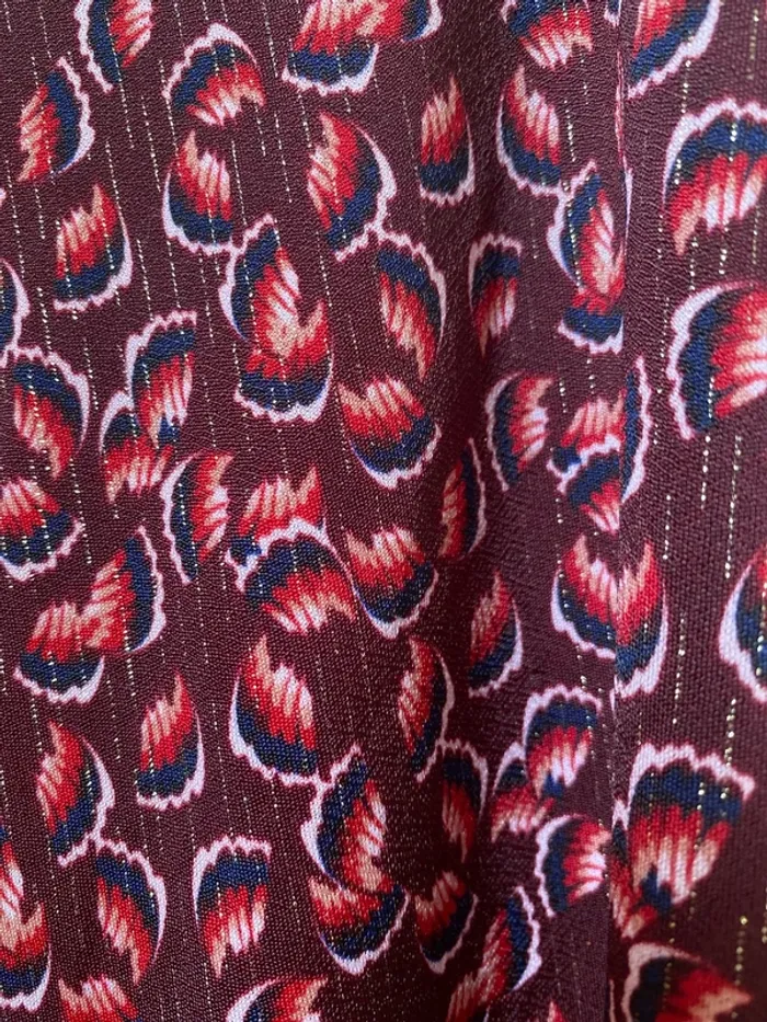 Haut a fleurs et paillettes - photo numéro 2