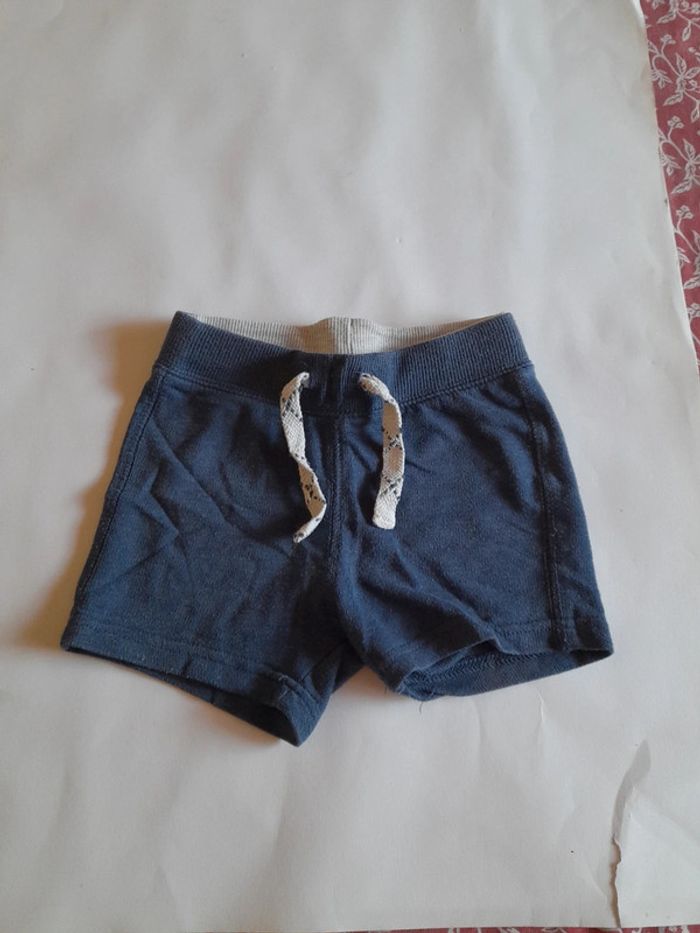 Short bleu