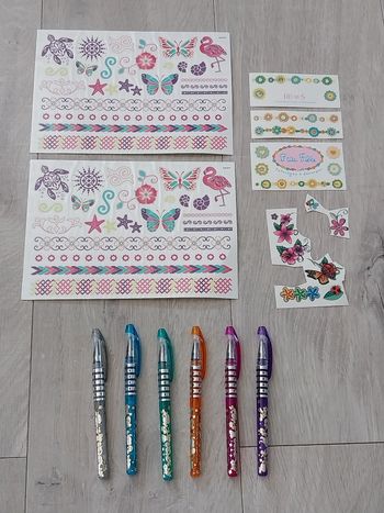 Lot de tatouages fantaisies et 6 stylos gel pour dessiner des tatouages