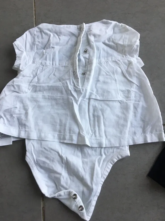 Lot 3 robes d’été 3 mois - photo numéro 5