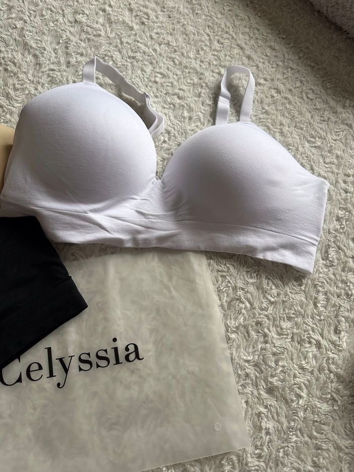 Soutiens gorges neufs sans armatures taille L correspond à un 90D - photo numéro 4