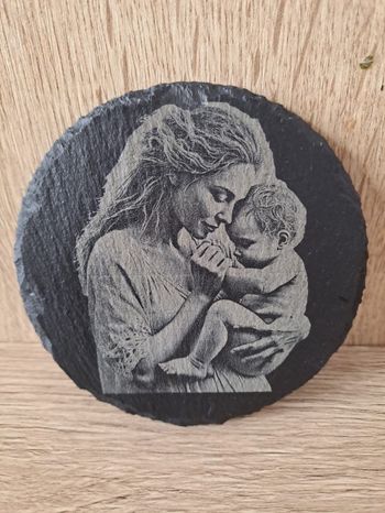 Dessous de verre en ardoise maman et son bébé
