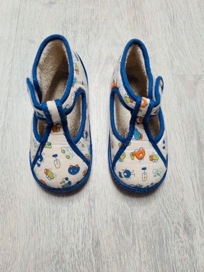 Chaussons à scratchs motif véhicules 22 semelle rigide