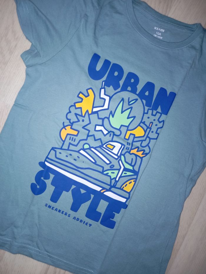 Tee-shirt vert émeraude clair motif basket Kiabi
T. 10 ans - photo numéro 2