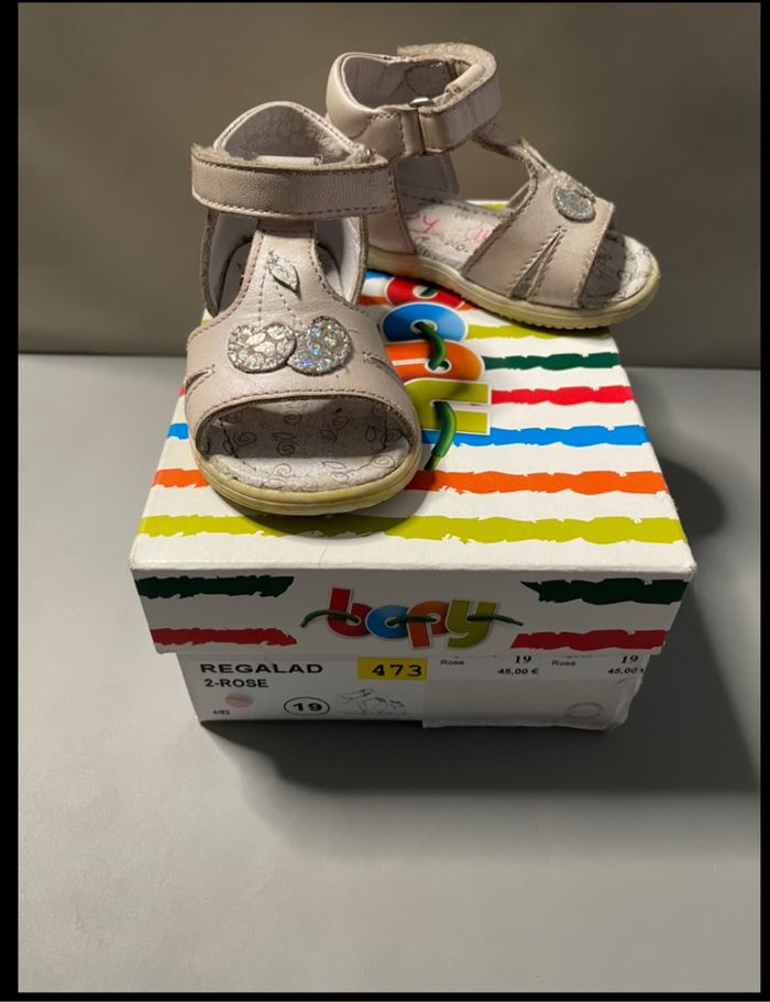 Sandales taille 19