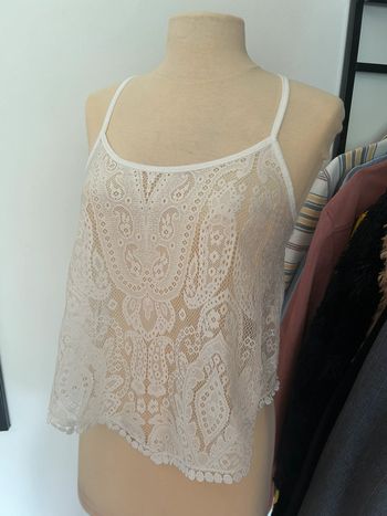 Top à bretelles en dentelle blanche tendance