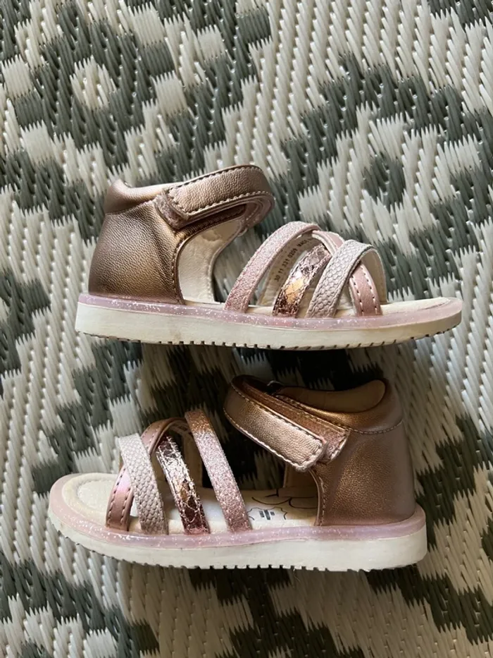 Sandales fille taille 22 - photo numéro 4