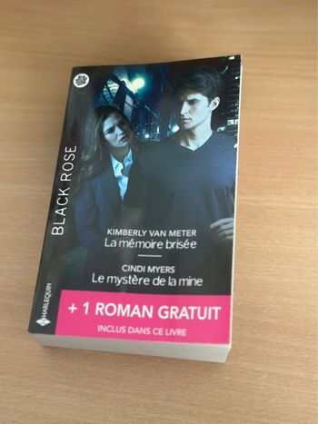 Livre Black Rose Harlequin 2 histoires Romance Policier