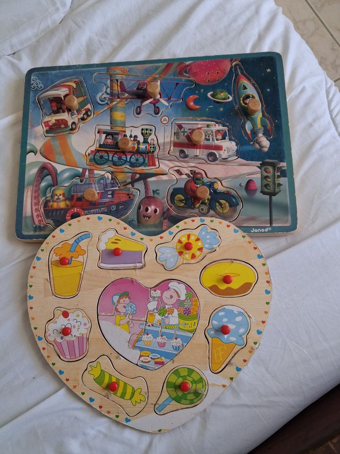 Lot de puzzles.
