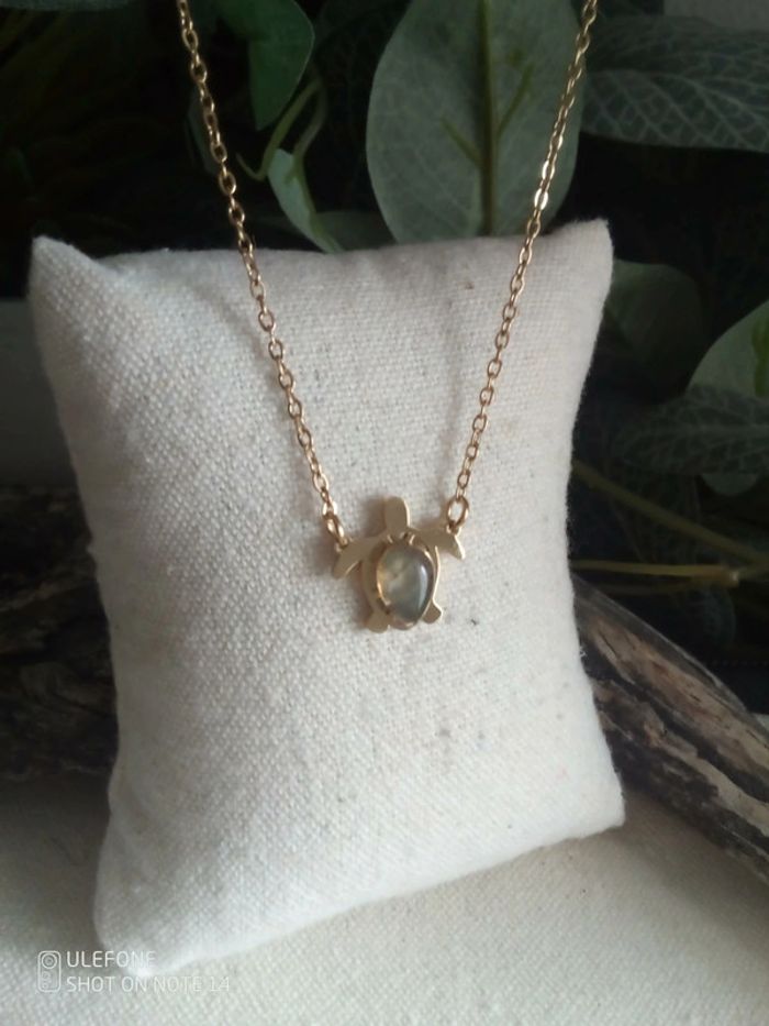 Collier tortue pierre de labradorite