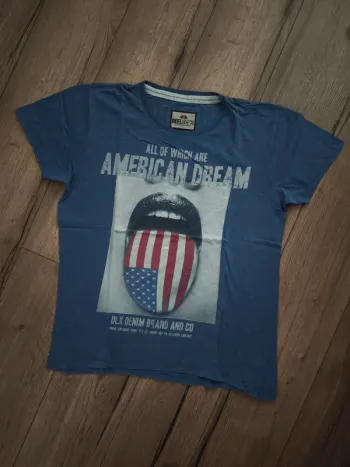 T-shirt Deeluxe74