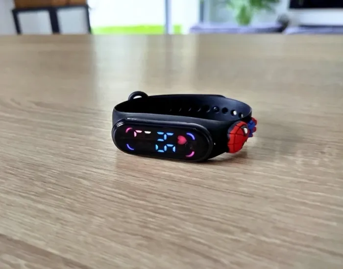 Montre enfant Spiderman – Bracelet LED tactile étanche, sport et mode, horloge digitale garçon - photo numéro 2
