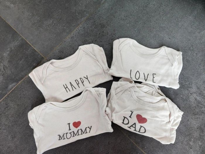 Lot de 4 bodies ML 18 mois