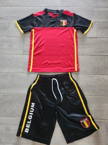 Ensemble short et maillot de doot Belgium neuf 10 ans rouge jaune et noir