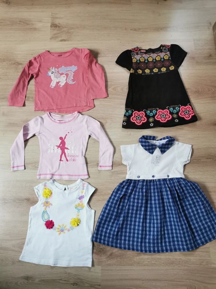 Lot de robes et t-shirt 5 pièces pour 3 ans