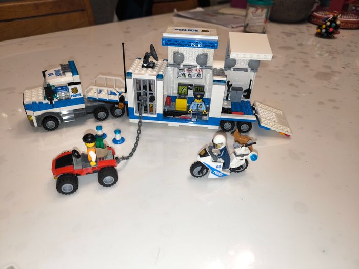 Lego poste de commandement mobile 60139