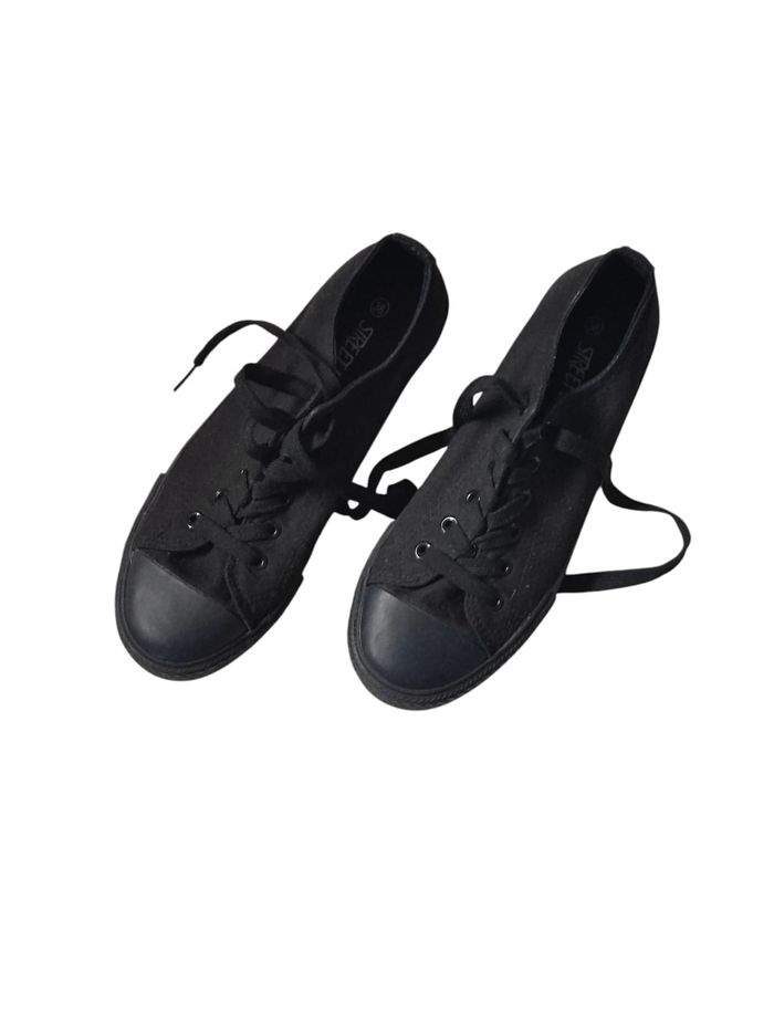 Baskets basses en toile noire taille 38