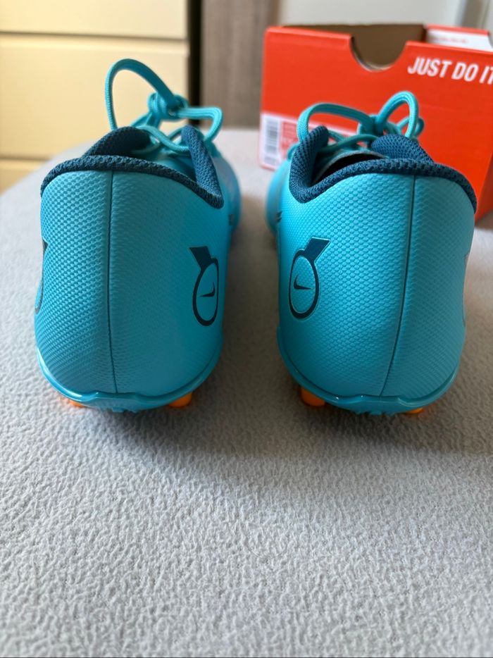 Baskets de football Nike bleues - photo numéro 5