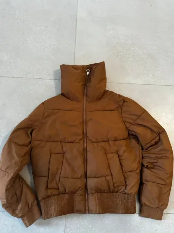 Doudoune marron Hollister, taille S, tâché