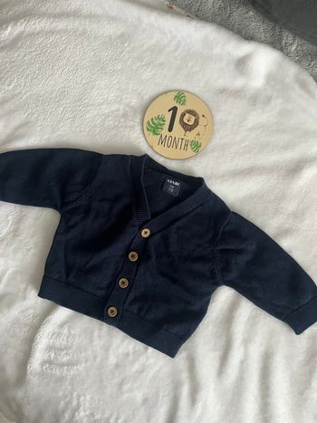 Gilet bébé col V 1 mois