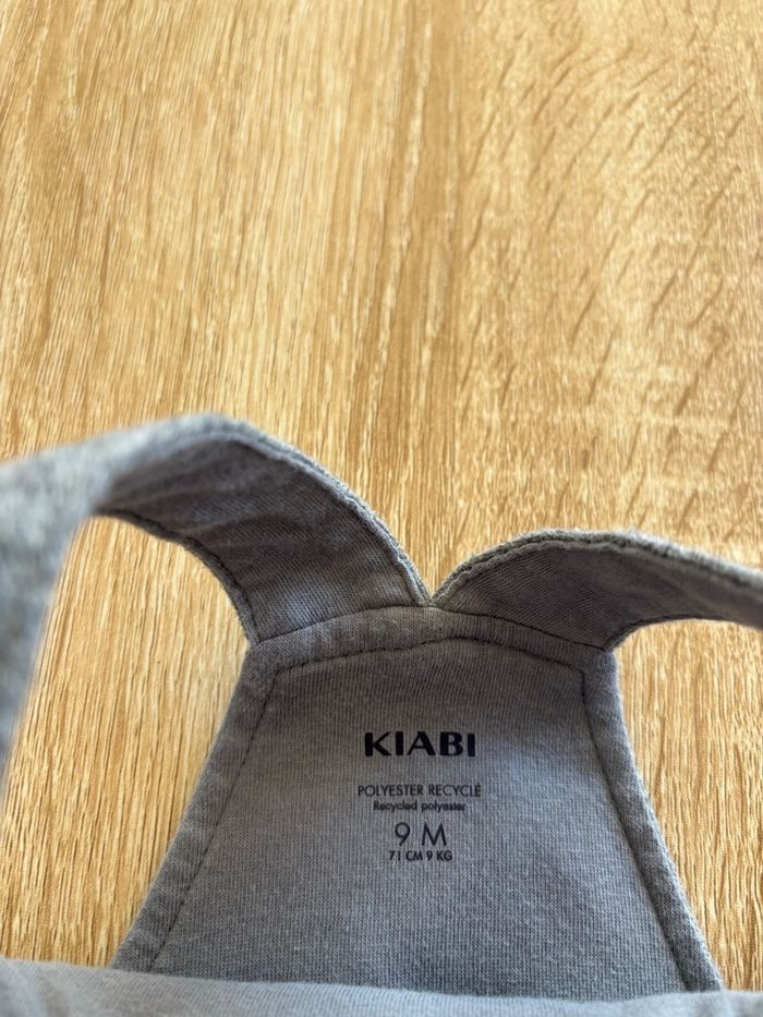 Ensemble salopette grise + body beige 9 mois Kiabi Très bon état - photo numéro 5