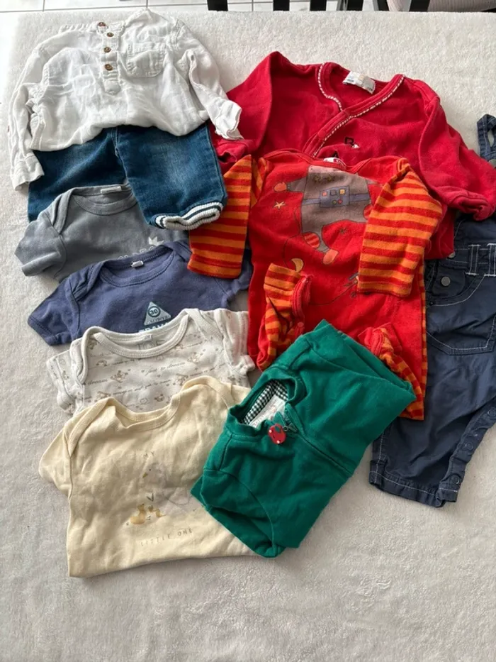 Lot de 10 vêtements bébé garçon Taille 6 mois - photo numéro 5