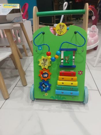 Pousse pousse en bois 