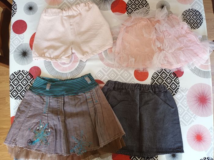 Lot 4 jupes taille 5 ans - photo numéro 7