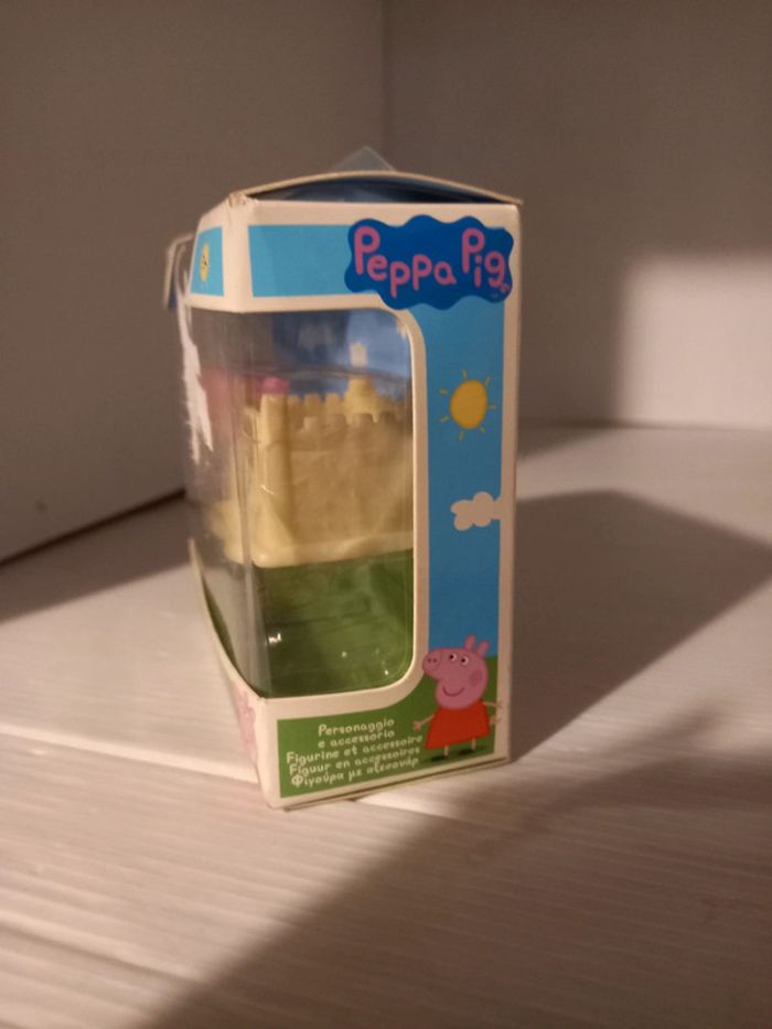 Peppa pig et château de sable - photo numéro 3