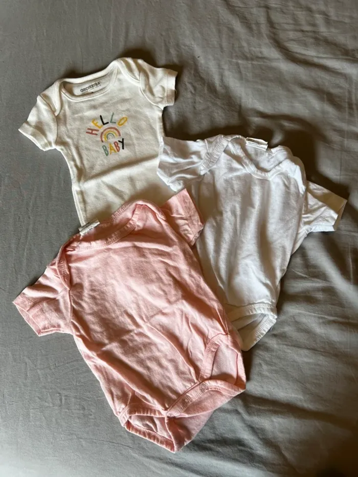 đ Lot 3 bodies manches courtes 1M â Blanc, Rose & Arc-en-ciel - photo numĂ©ro 2