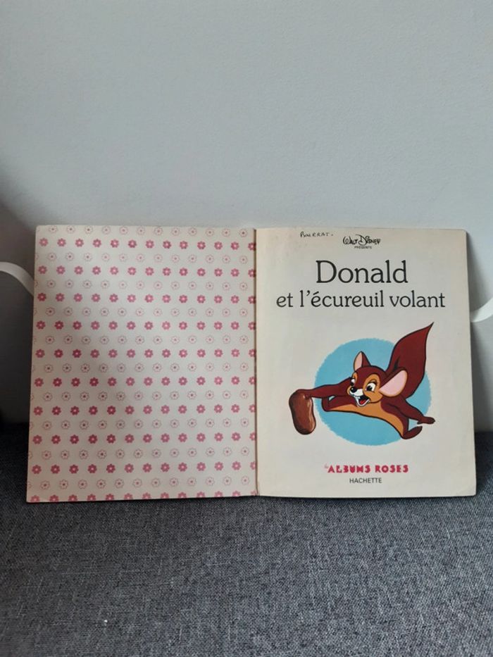 Livre vintage Walt Disney : Les albums roses : Donald et l'écureuil volant - photo numéro 2