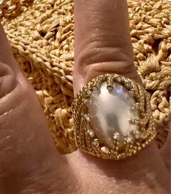 Bague réglable acier inoxydable or travaille pierre nacrée cristaux blancs habaha Paris