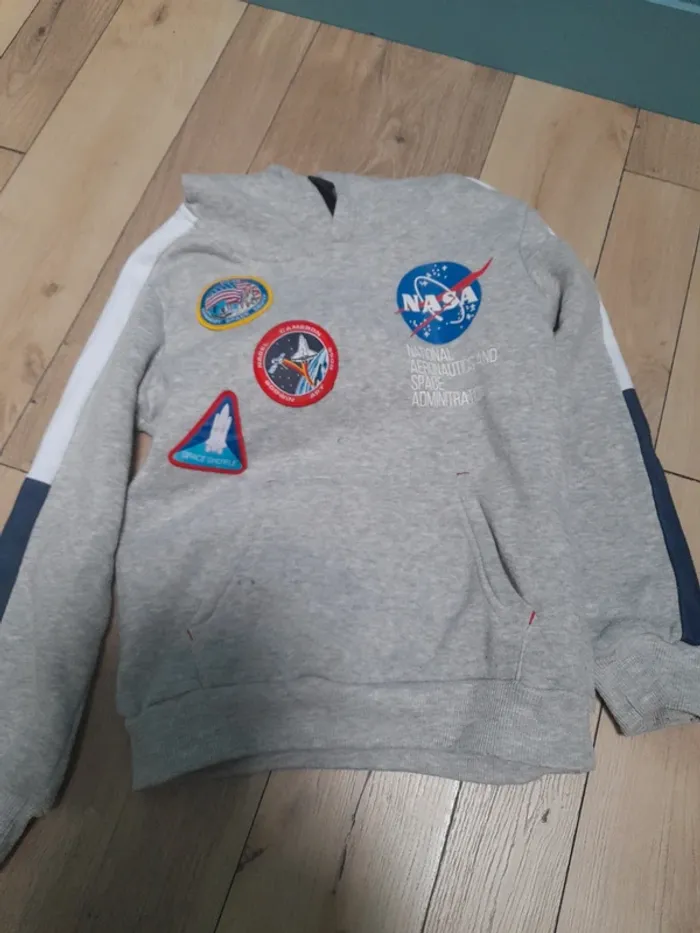 Lot de pulls et vestes 8 ans - photo numéro 3
